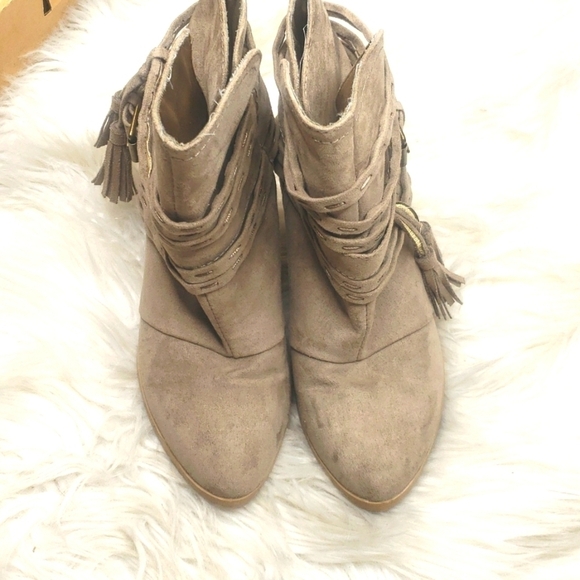 Qupid Raelynn 32 Taupe Strappy Buckle Chunky Stacked Heeled Booties 6 - Picture 8 of 12